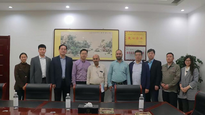 印度客戶來我公司參觀考察。